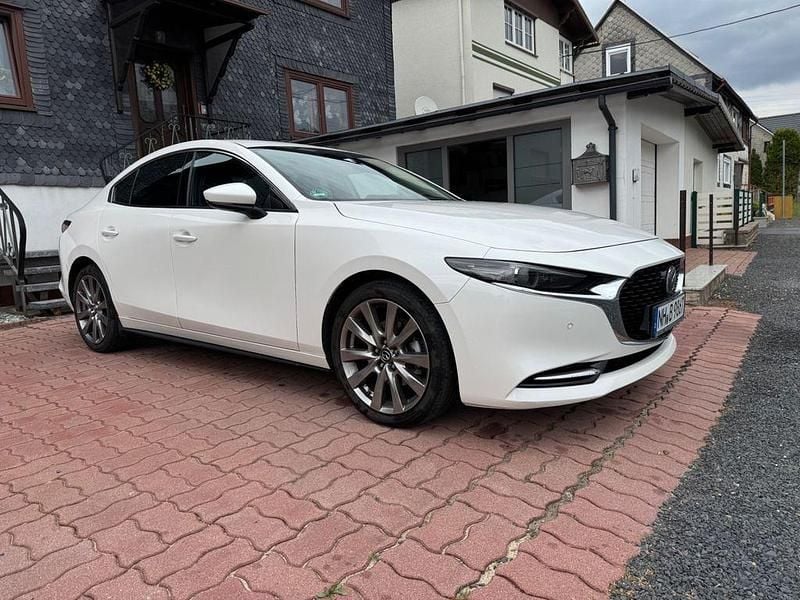 Weiß Gebraucht 2020 Mazda 3 Selection Limousine | 19.950 € (Fairer Preis) - Bild 1/4