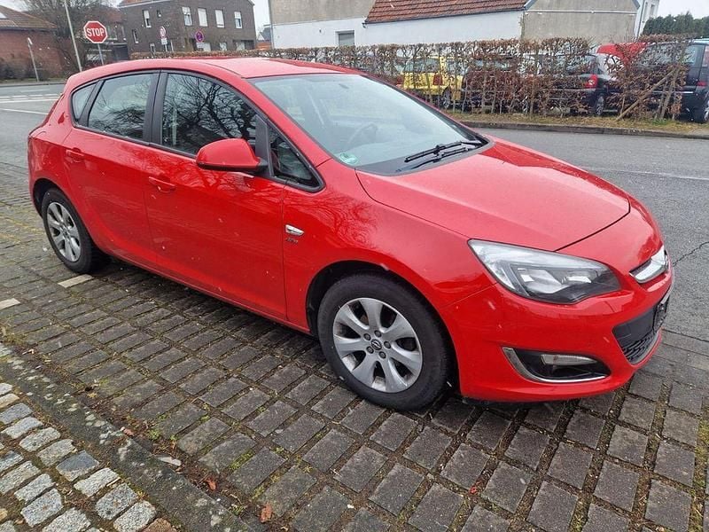 Gebraucht Opel Astra Active 140 PS (102 kW) 2013 Rot Limousine