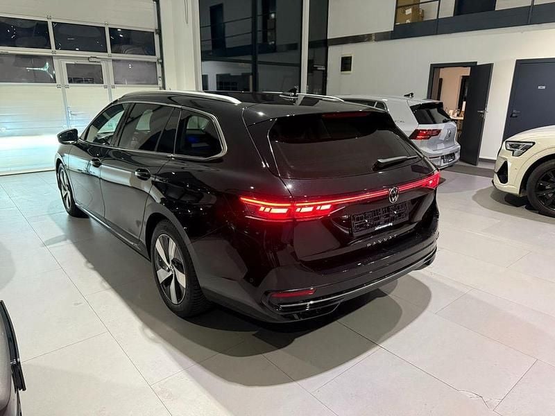 Gebraucht VW Passat Elegance 150 PS (110 kW) 2025 Schwarz Kombi