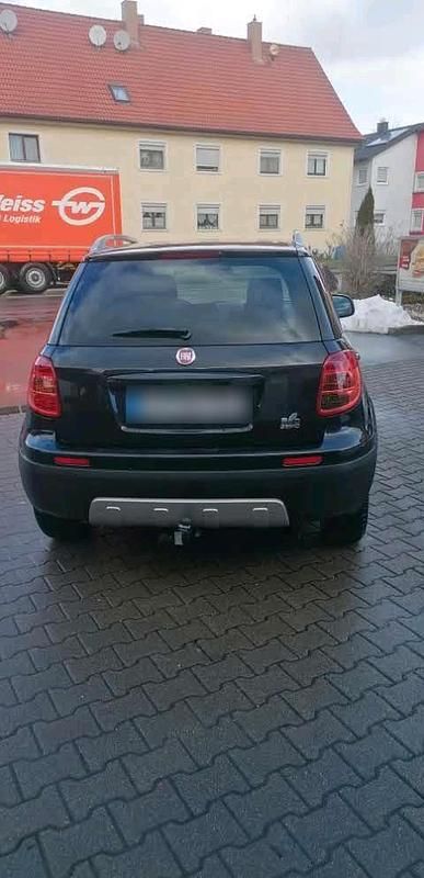Schwarz Gebraucht 2011 Fiat Sedici SUV | 5.399 € (Fairer Preis) - Bild 1/4