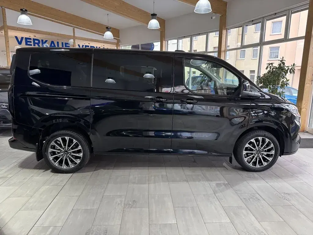 Neu Ford Tourneo Titanium 150 PS (110 kW) 2025 Schwarz Van / Kleinbus