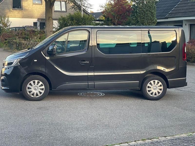 Gebraucht Renault Trafic Life 145 PS (106 kW) 2020 Schwarz Van / Kleinbus