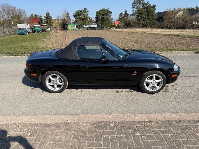 Gebraucht Mazda MX5 110 PS (80 kW) 2000 Schwarz Cabrio