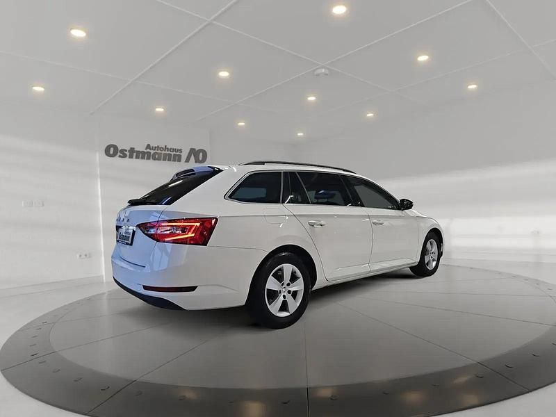Gebraucht Skoda Superb Ambition 150 PS (110 kW) 2021 Weiß Kombi