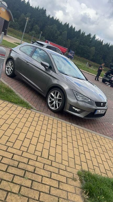 Grau Gebraucht 2015 Seat Leon SC FR Kleinwagen | 12.000 € (Fairer Preis) - Bild 1/4