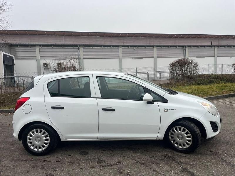Gebraucht Opel Corsa Selection 69 PS (50 kW) 2013 Weiß Kleinwagen