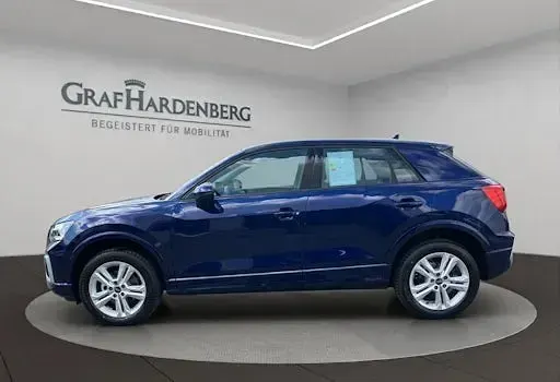 Neu Audi Q2 Advanced Plus 150 PS (110 kW) 2026 Blau SUV