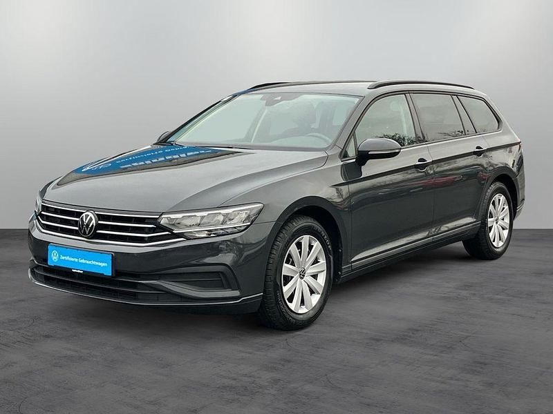 Gebraucht VW Passat Basis 150 PS (110 kW) 2021 Uranograu Kombi