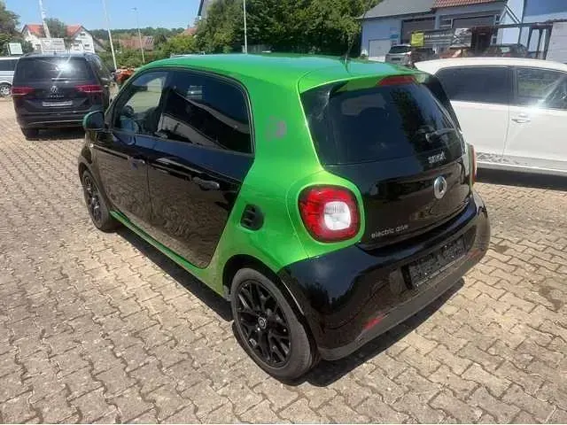 Gebraucht Smart ForFour Electric Drive Passion 60 kW (82 PS) 2018 Schwarz grün Kleinwagen