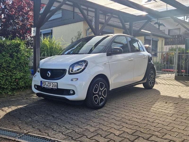 Weiß Gebraucht 2017 Smart ForFour Prime Limousine | 8.499 € (Fairer Preis) - Bild 1/4