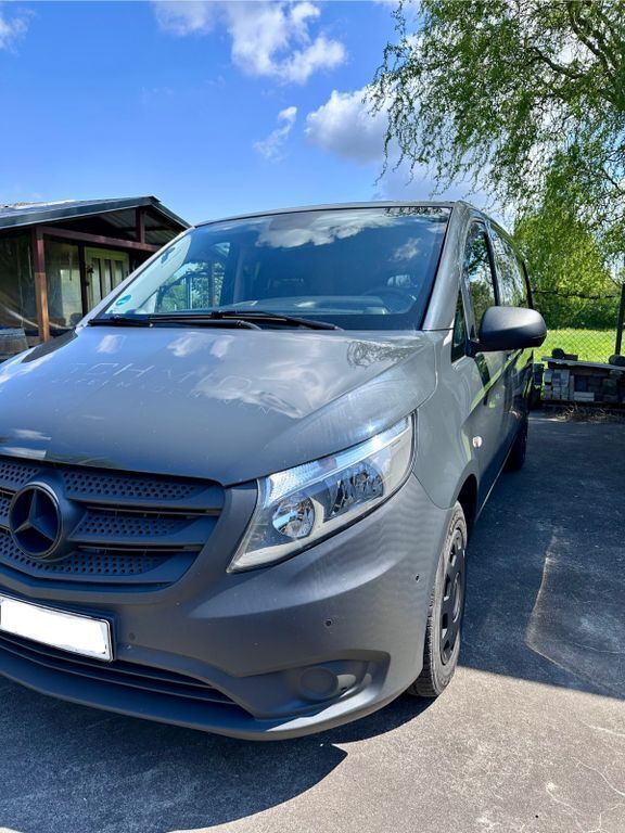 Grau Gebraucht 2016 Mercedes Vito Van / Kleinbus | 15.900 € (Fairer Preis) - Bild 1/4