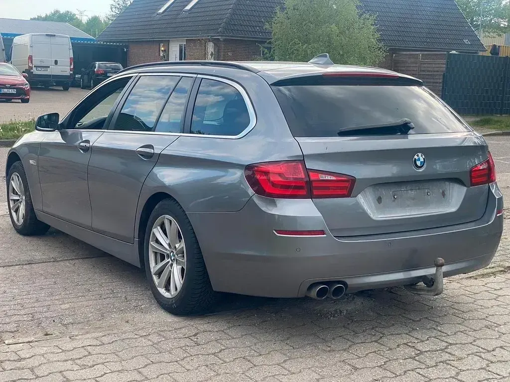Gebraucht BMW 520 Sport Line 184 PS (135 kW) 2011 Grau Kombi