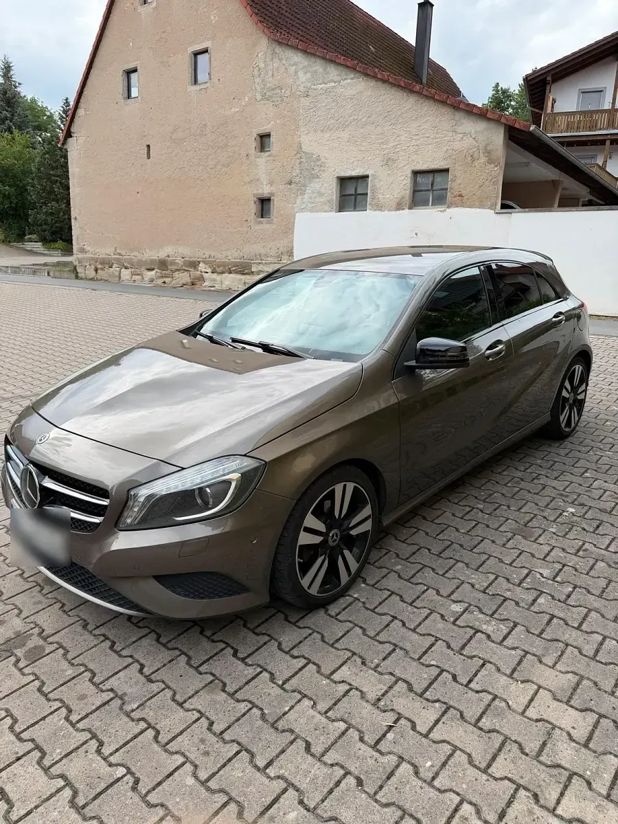 Gebraucht Mercedes A200 136 PS (100 kW) 2014 Braun Kleinwagen