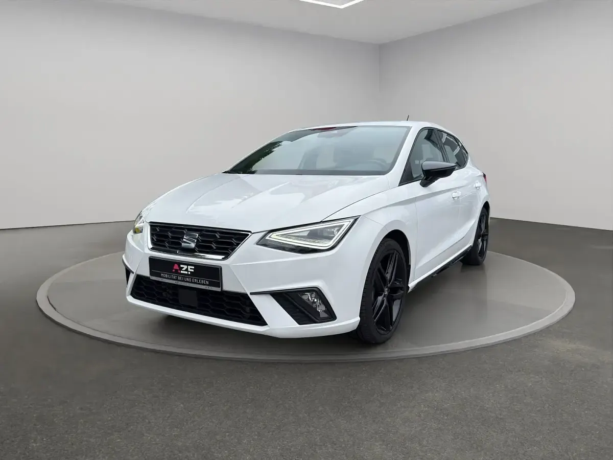 Gebraucht Seat Ibiza Black Edition 110 PS (80 kW) 2023 Weiß Kleinwagen