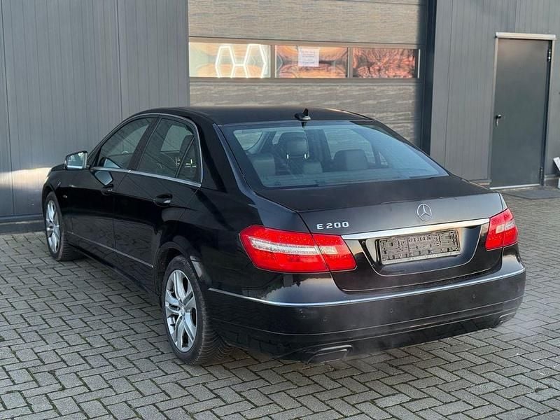 Gebraucht Mercedes E200 Avantgarde 184 PS (135 kW) 2011 Schwarz Limousine