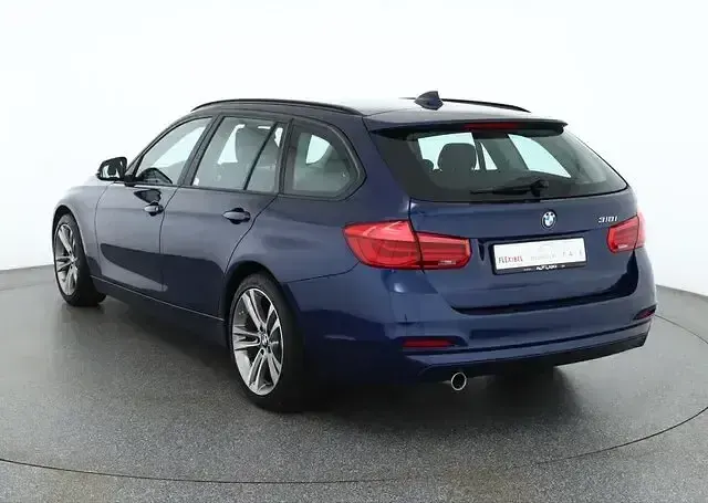 Gebraucht BMW 318 136 PS (100 kW) 2018 Mediterran blau metallic Kombi