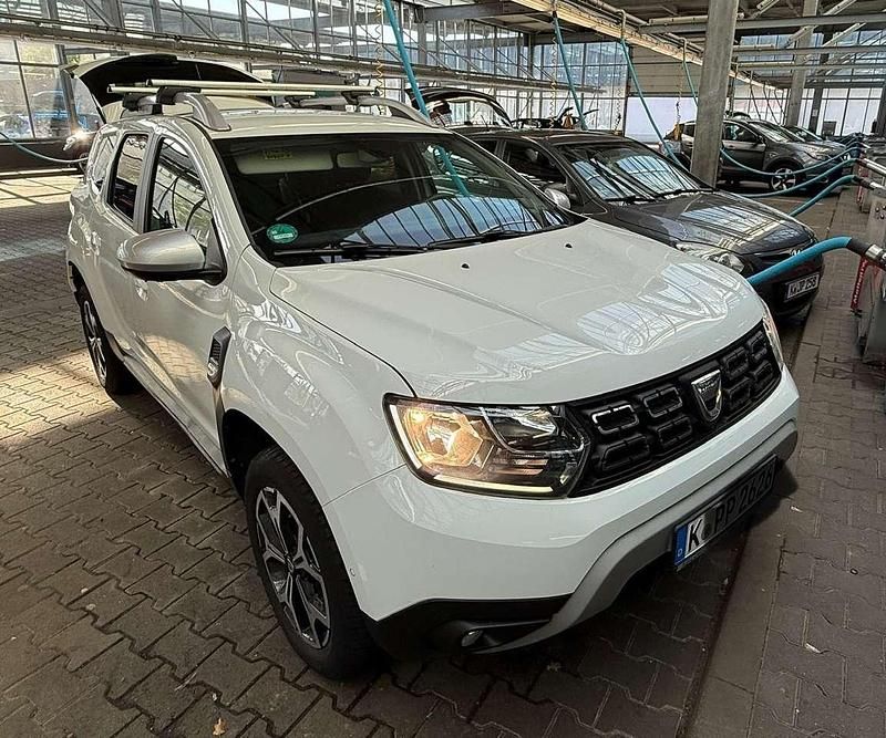 Weiß Gebraucht 2019 Dacia Duster Celebration SUV | 12.000 € (Fairer Preis) - Bild 1/4