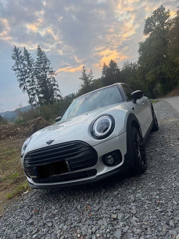 Weiß Gebraucht 2023 Mini Cooper Clubman Kombi | 24.500 € (Guter Preis) - Bild 1/4