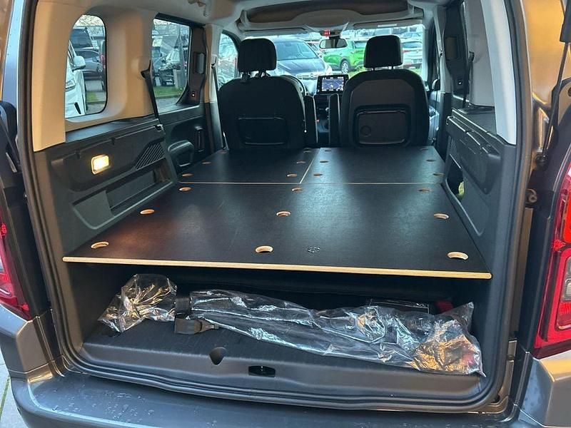 Gebraucht Opel Combo Life Ultimate 131 PS (96 kW) 2021 Mondstein grauevulkan grau Van / Kleinbus