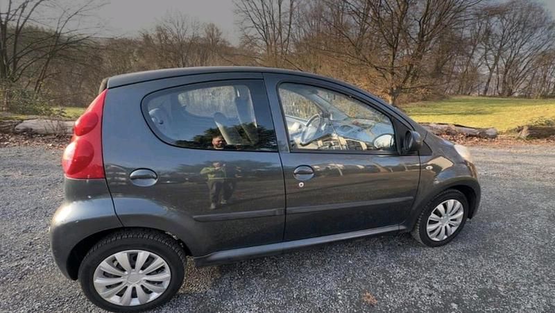 Gebraucht Peugeot 107 Urban Move 68 PS (50 kW) 2007 Grau Kleinwagen