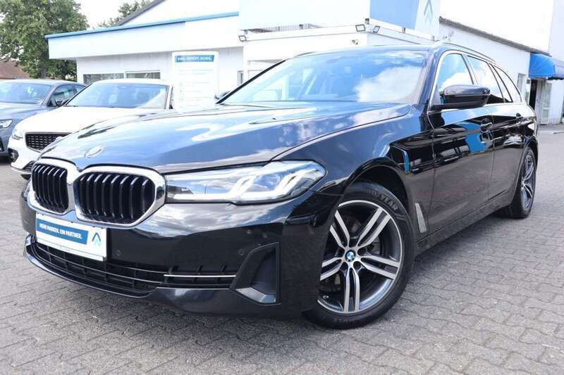 Black sapphire metallic Gebraucht 2022 BMW 520 Kombi | 29.975 € (Fairer Preis) - Bild 1/2