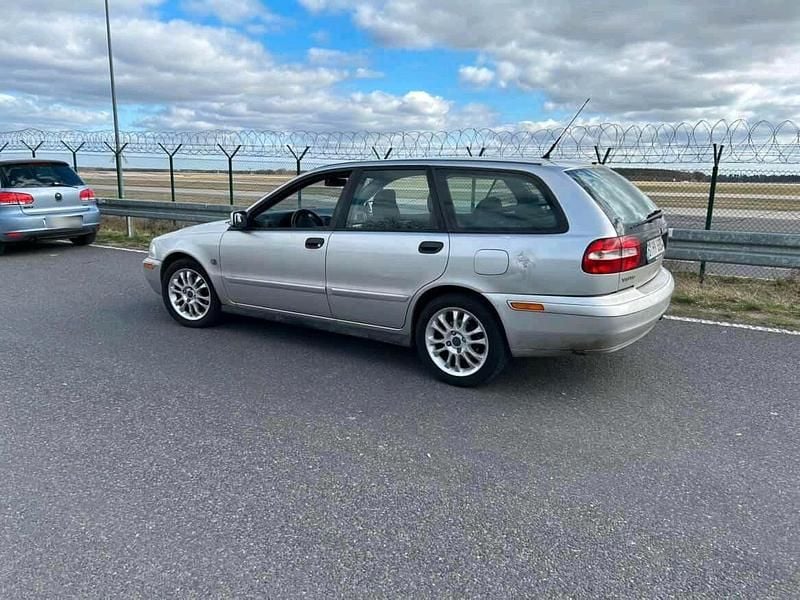 Gebraucht Volvo V40 100 PS (73 kW) 2001 Silber Kombi