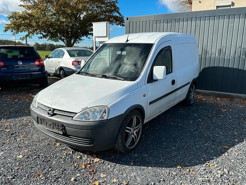 Weiß Gebraucht 2005 Opel Combo Van / Kleinbus | 1.490 € (Teuer) - Bild 1/4