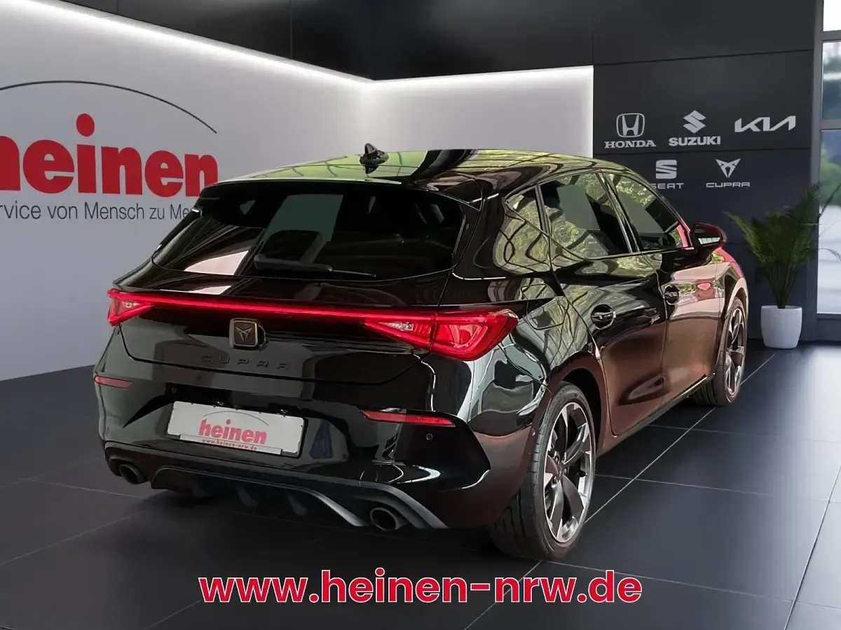 Second-hand Cupra Leon 245 CP (180 kW) 2023 Negru Berlinǎ