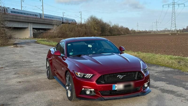 Rot Gebraucht 2016 Ford Mustang GT Coupé | 37.400 € (Etwas zu teuer) - Bild 1/4