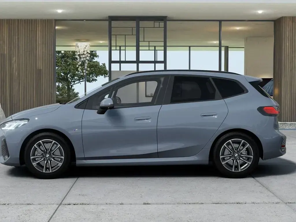 Gebraucht BMW 223 Active Tourer M Sport 197 PS (144 kW) 2026 Grau Van / Kleinbus