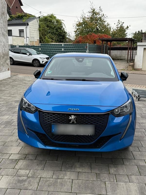 Blau Gebraucht 2022 Peugeot e-208 Active Kleinwagen | 16.900 € (Fairer Preis) - Bild 1/4