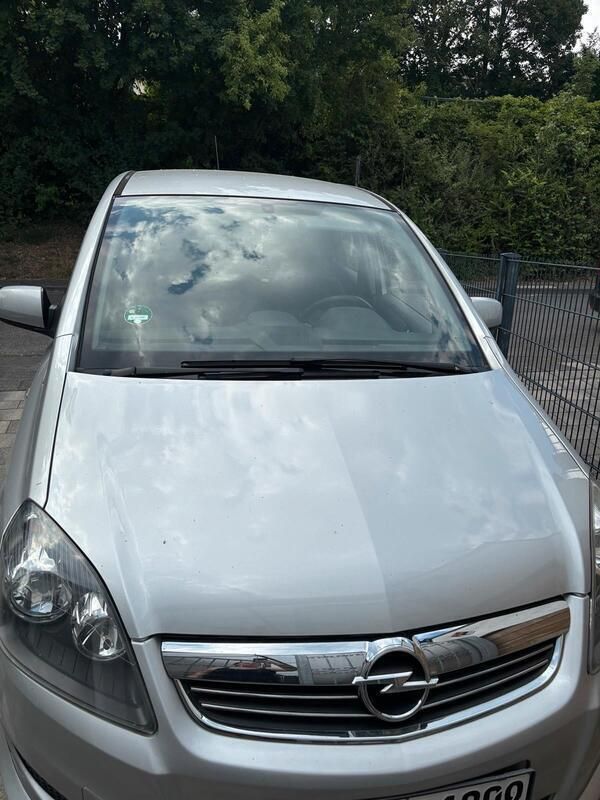 Silber Gebraucht 2010 Opel Zafira Edition Van / Kleinbus | 2.500 € (Guter Preis) - Bild 1/4