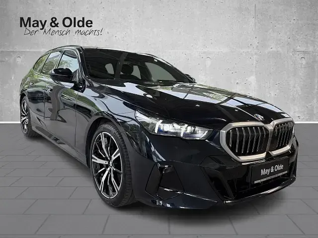 Gebraucht BMW 540 Performance 303 PS (222 kW) 2025 Schwarz Kombi