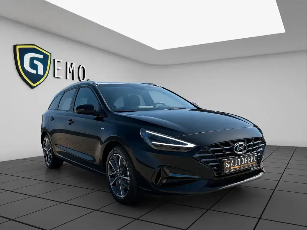 Gebraucht Hyundai i30 Trend 120 PS (88 kW) 2023 Schwarz Kombi