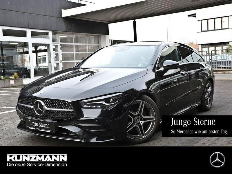 Kosmosschwarz metallic Gebraucht 2024 Mercedes CLA200 Shooting Brake AMG Kombi | 32.580 € - Bild 1/4