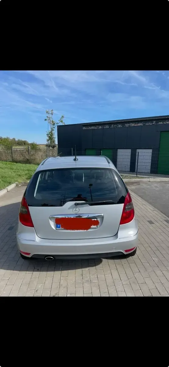 Gebraucht Mercedes A180 116 PS (85 kW) 2011 Silber Kleinwagen
