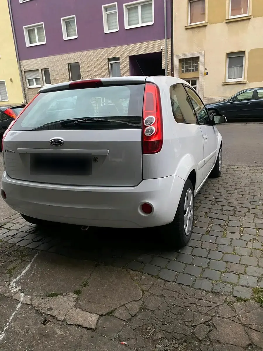Usata Ford Fiesta 84 CV (61 kW) 2008 Bianco Utilitaria