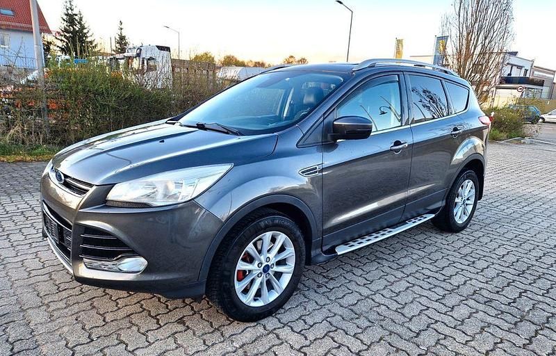 Gebraucht Ford Kuga Titanium 120 PS (88 kW) 2016 Grau SUV