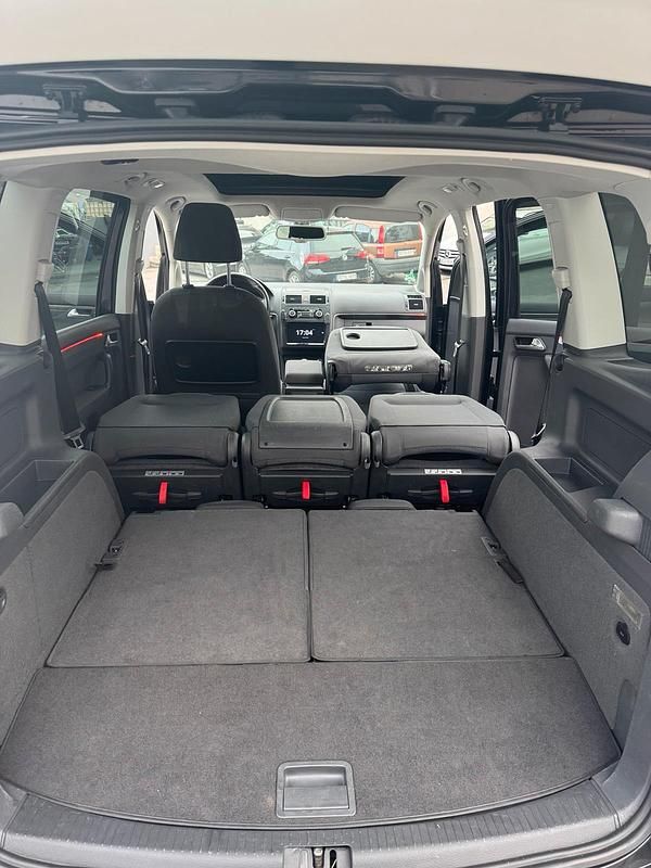 Gebraucht VW Touran 140 PS (102 kW) 2011 Schwarz Van / Kleinbus