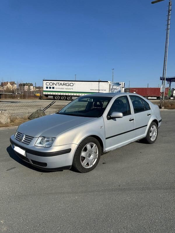 Silber Gebraucht 2001 VW Bora Limousine | 1.999 € (Fairer Preis) - Bild 1/4