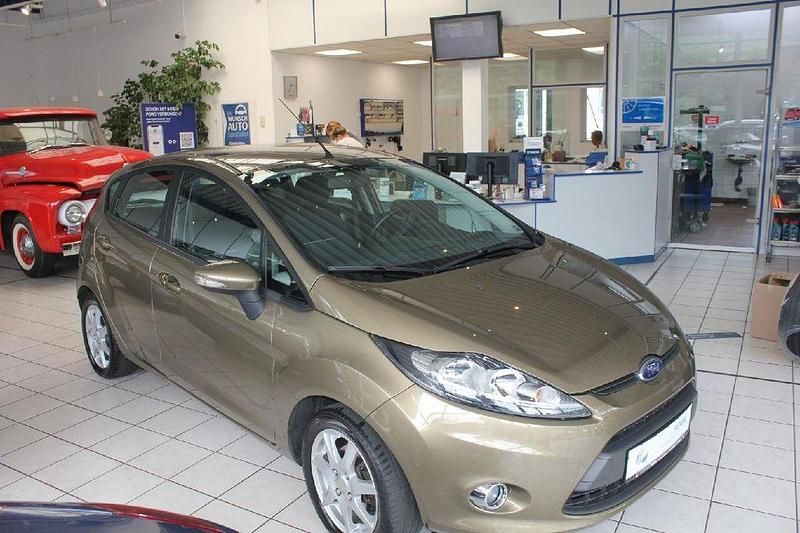 Braun Gebraucht 2011 Ford Fiesta Trend Kleinwagen | 5.500 € (Etwas zu teuer) - Bild 1/4
