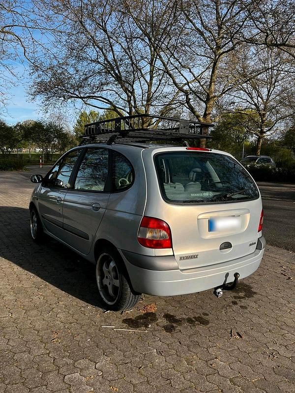 Gebraucht Renault Scénic 106 PS (77 kW) 2002 Silber Van / Kleinbus