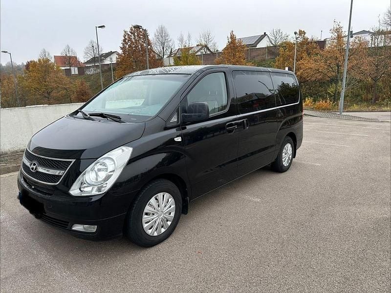 Schwarz Gebraucht 2011 Hyundai H-1 Van / Kleinbus | 11.199 € (Fairer Preis) - Bild 1/4