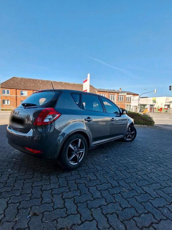 Gebraucht Kia Ceed 120 PS (88 kW) 2010 Grau Kleinwagen