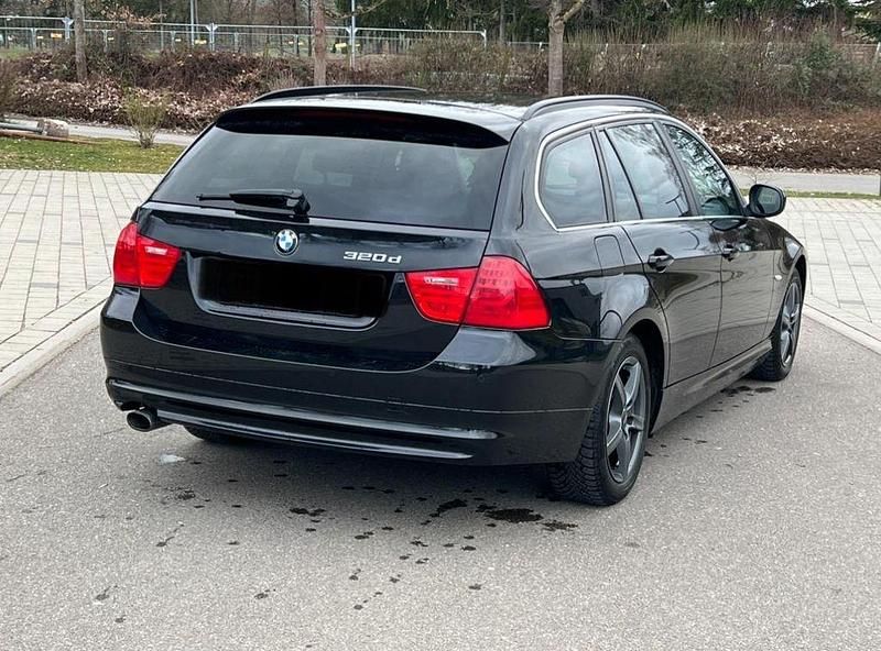 Gebraucht BMW 320 184 PS (135 kW) 2012 Schwarz Kombi