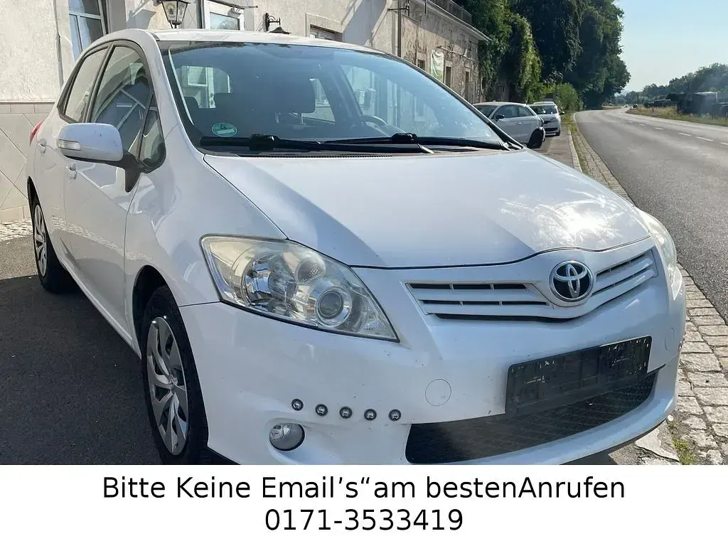 Gebraucht Toyota Auris Life+ 99 PS (72 kW) 2011 Weiß Kleinwagen