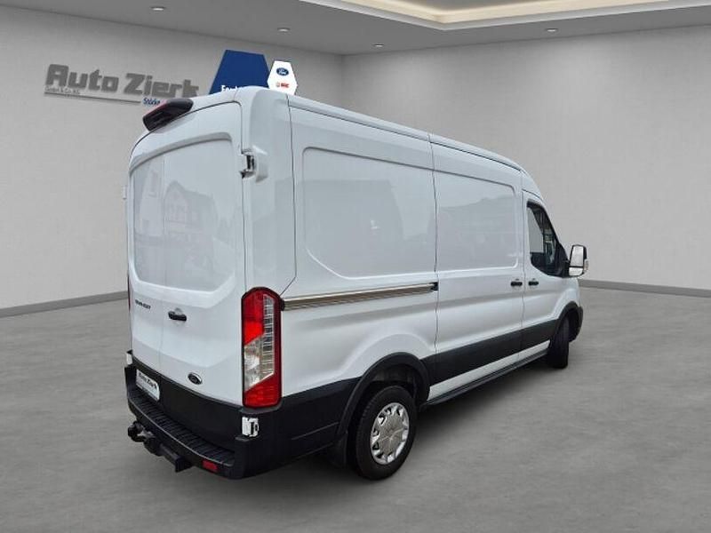 Gebraucht Ford Transit Trend 131 PS (96 kW) 2022 Weiß Limousine