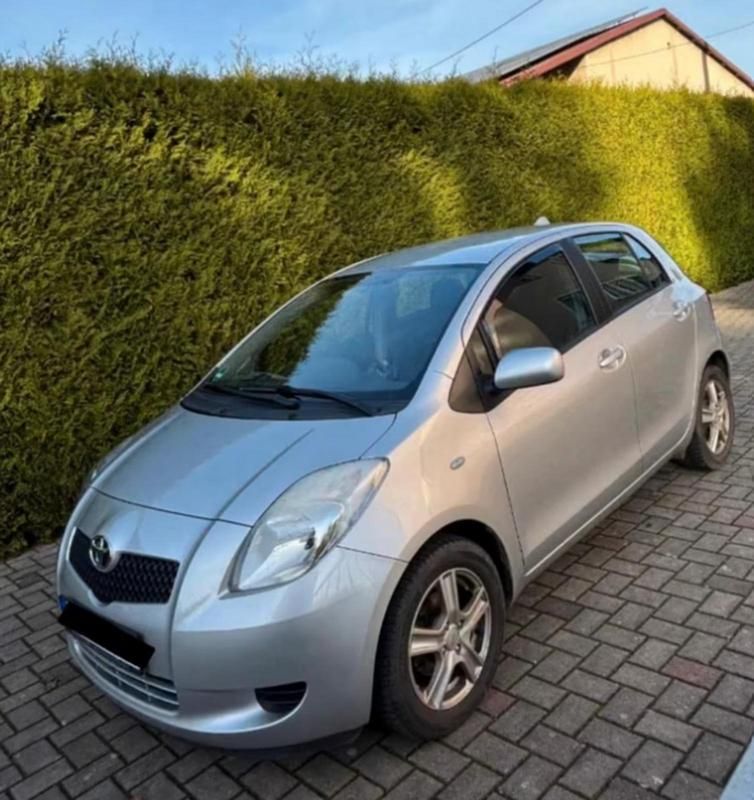 Gebraucht Toyota Yaris 87 PS (63 kW) 2007 Silber Kleinwagen