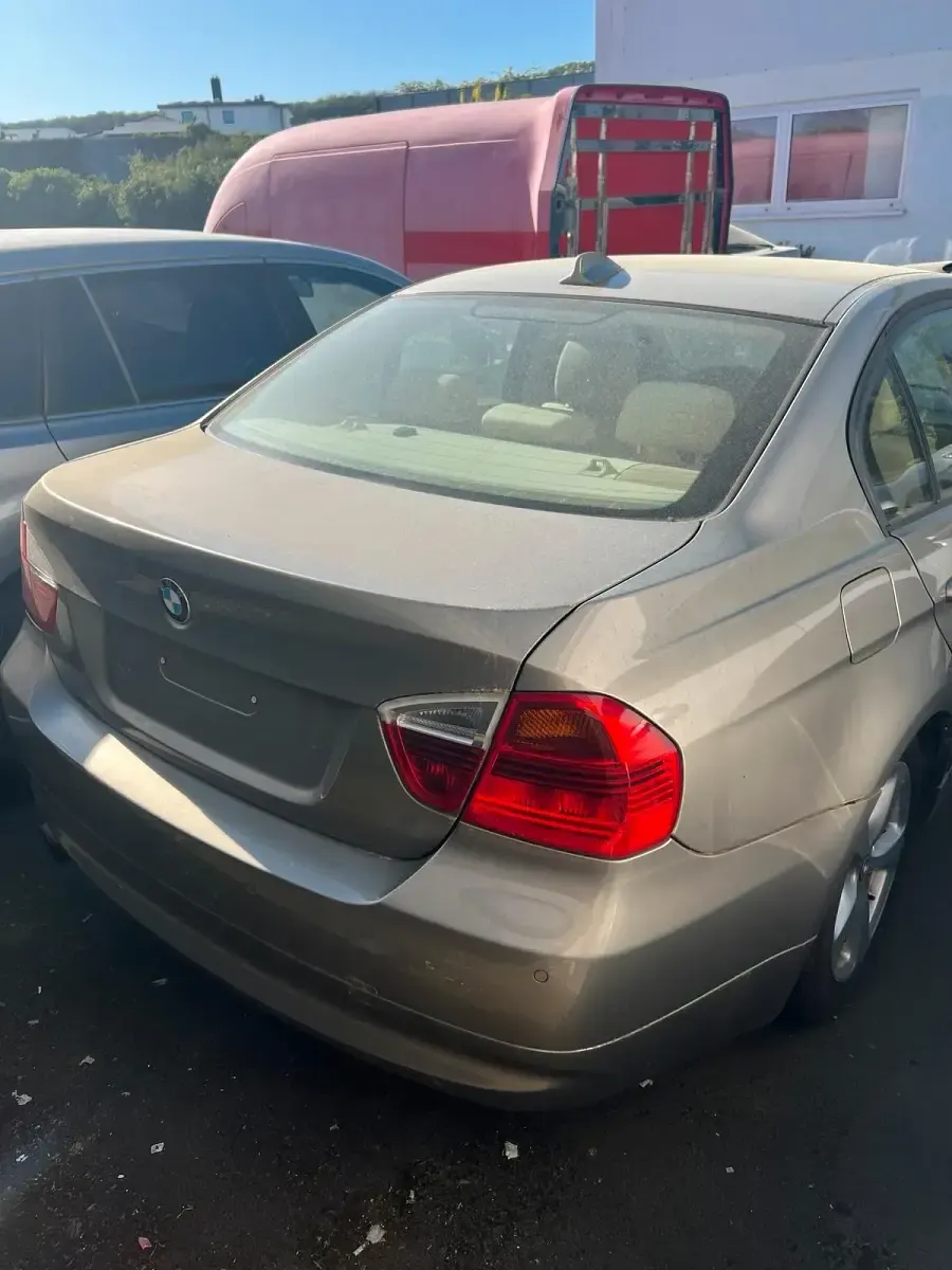Gebraucht BMW 318 143 PS (105 kW) 2008 Gold Limousine