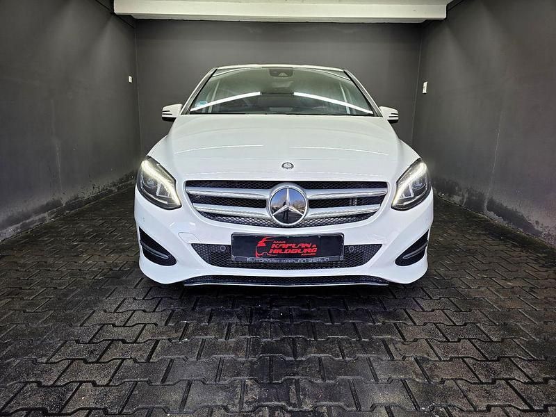 Gebraucht Mercedes B180 122 PS (89 kW) 2015 Weiß Kleinwagen